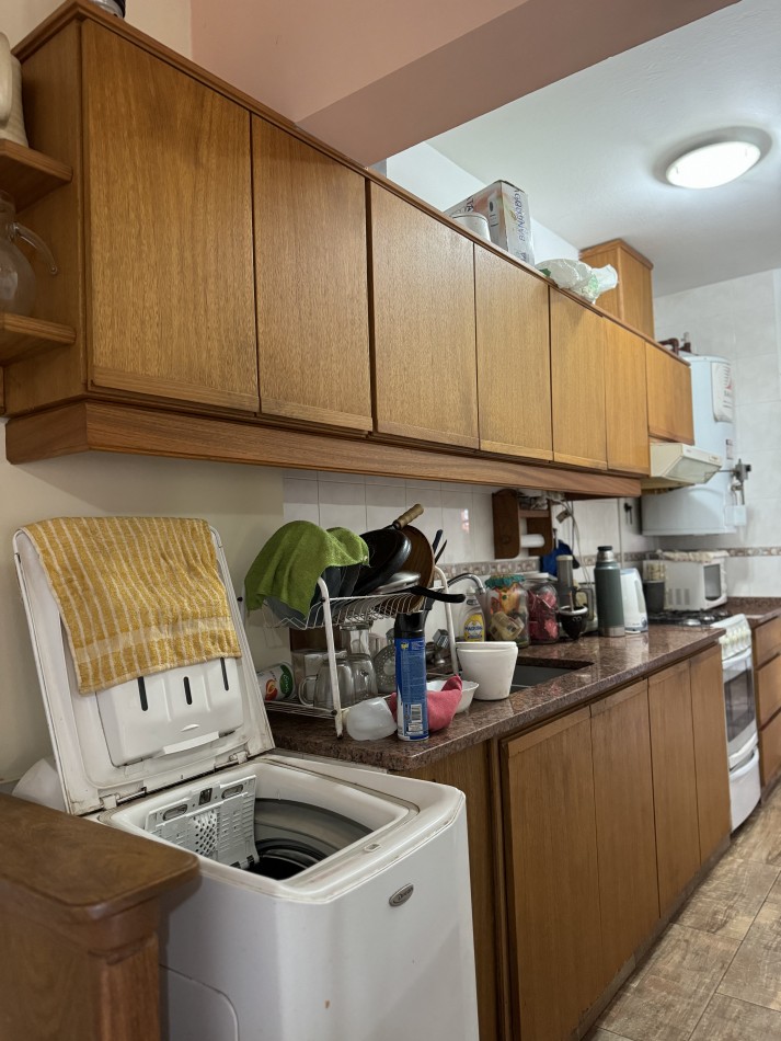 CASA CON BAJADA DIRECTA AL LAGO