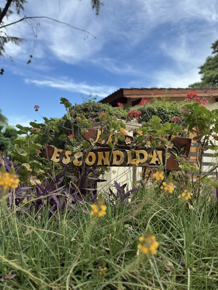 CASA CON BAJADA DIRECTA AL LAGO