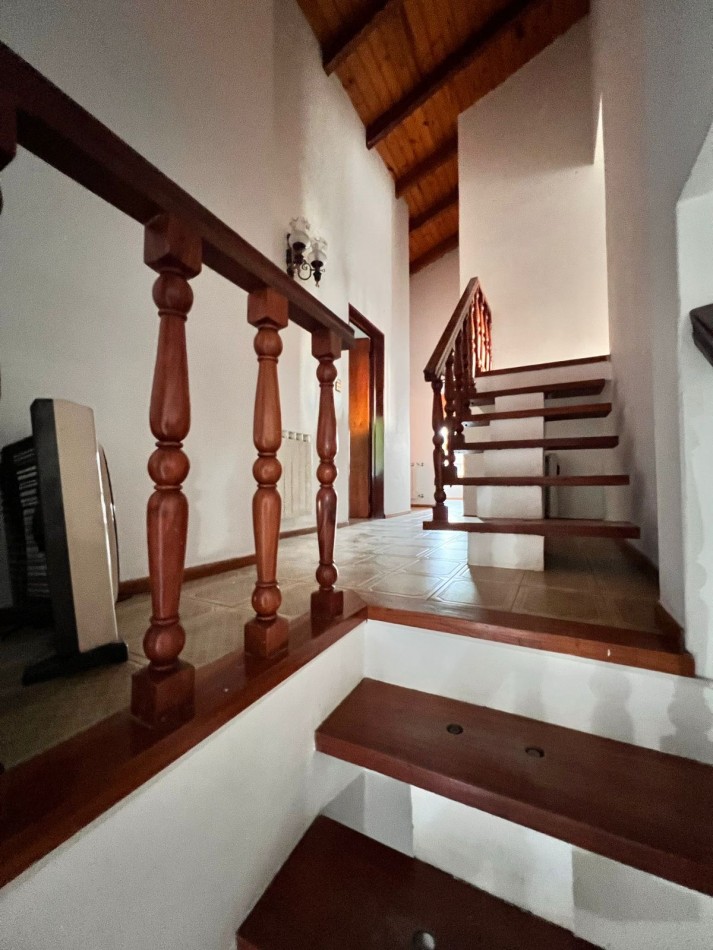 CASA EN EMBALSINA CON BAJADA DIRECTA AL LAGO