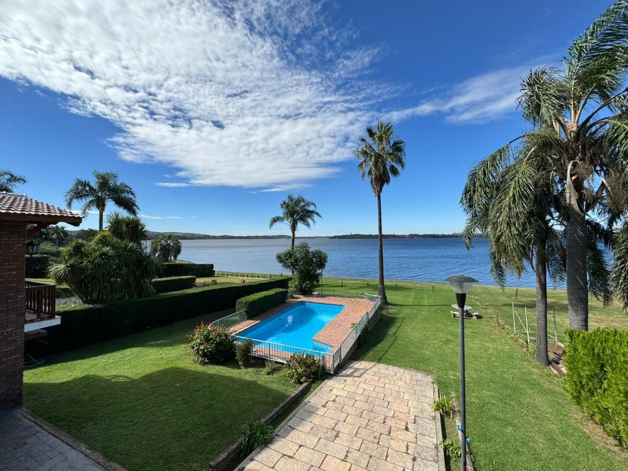 CASA EN EMBALSINA CON BAJADA DIRECTA AL LAGO