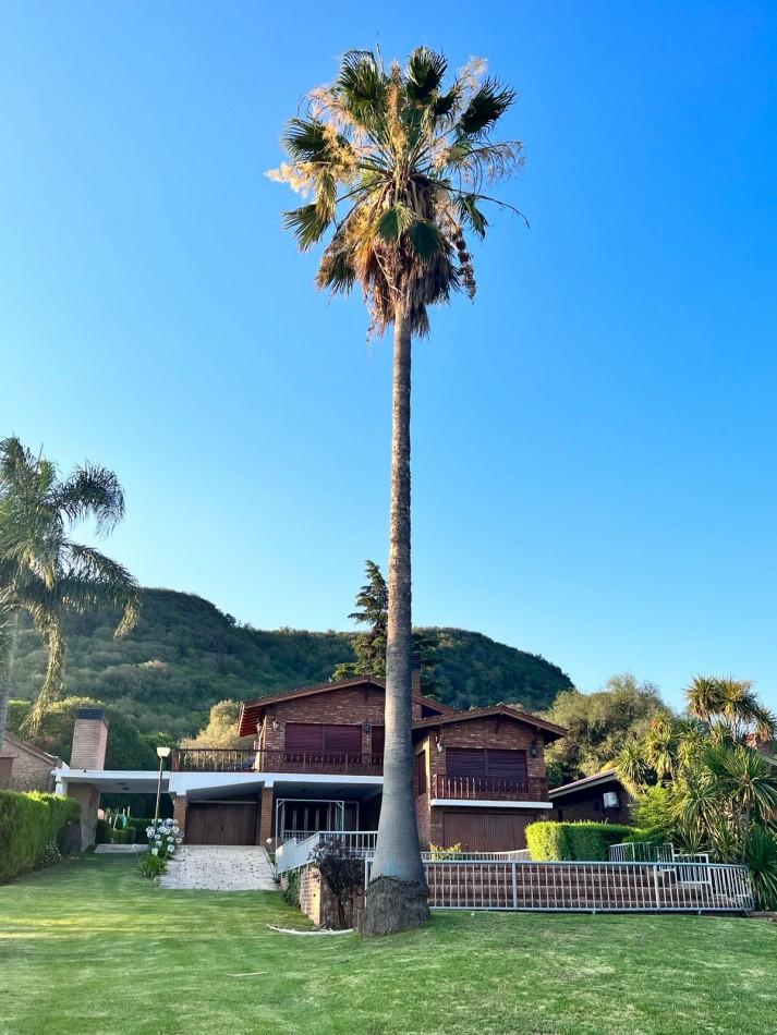 CASA EN EMBALSINA CON BAJADA DIRECTA AL LAGO