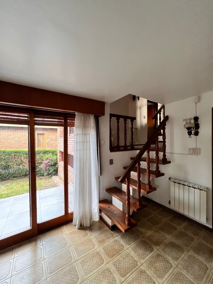 CASA EN EMBALSINA CON BAJADA DIRECTA AL LAGO