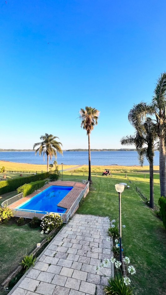 CASA EN EMBALSINA CON BAJADA DIRECTA AL LAGO