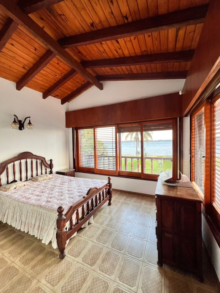 CASA EN EMBALSINA CON BAJADA DIRECTA AL LAGO