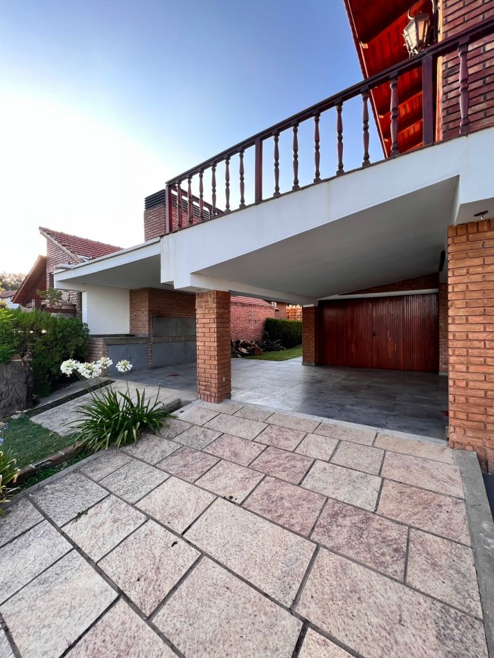 CASA EN EMBALSINA CON BAJADA DIRECTA AL LAGO