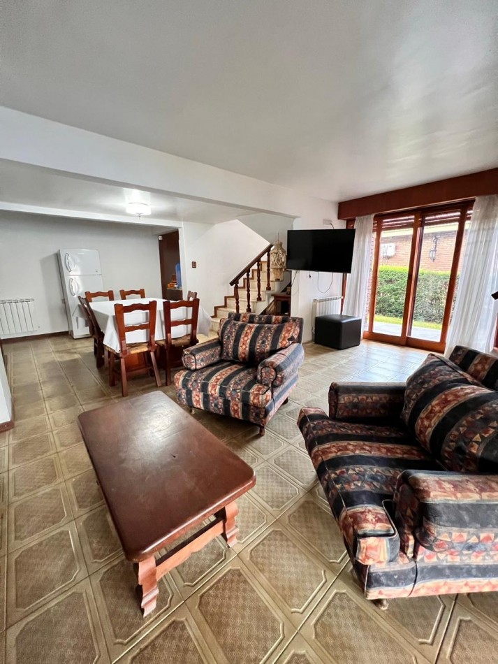 CASA EN EMBALSINA CON BAJADA DIRECTA AL LAGO