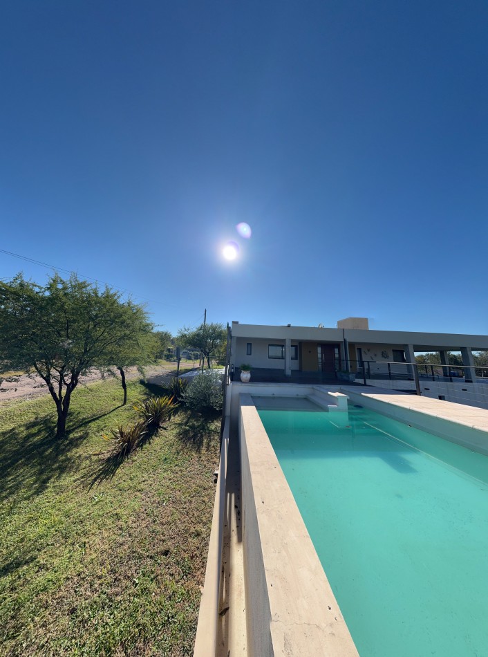 CASA EN VILLA NATURALEZA CON IMEJORABLE VISTA