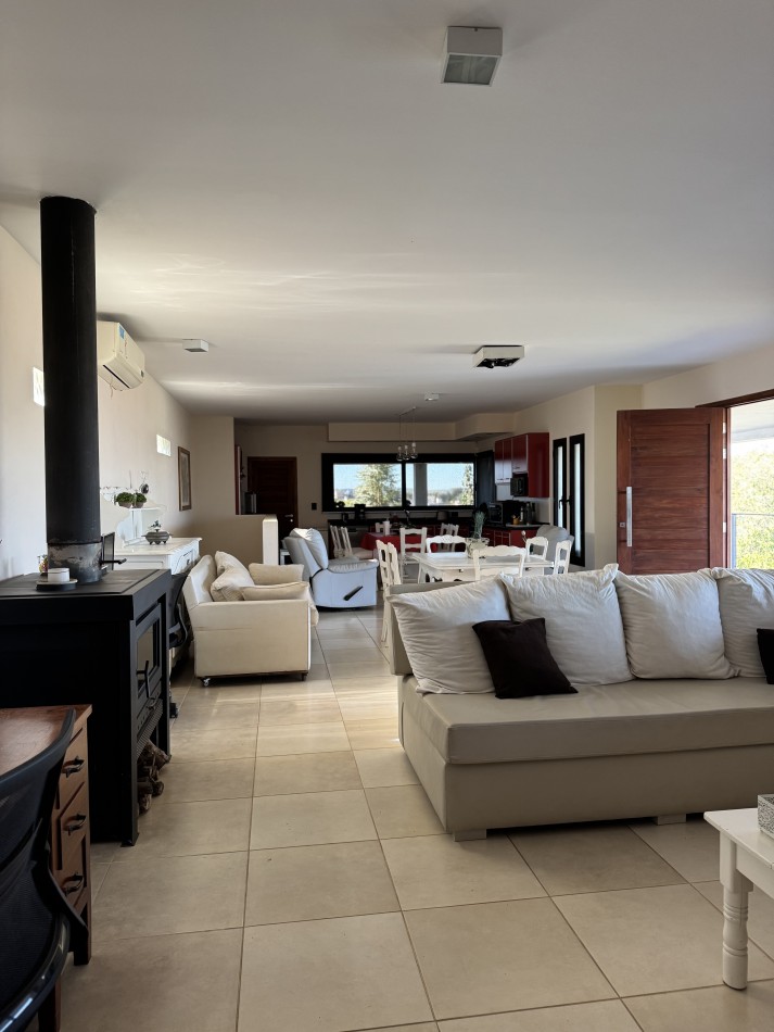 CASA EN VILLA NATURALEZA CON IMEJORABLE VISTA