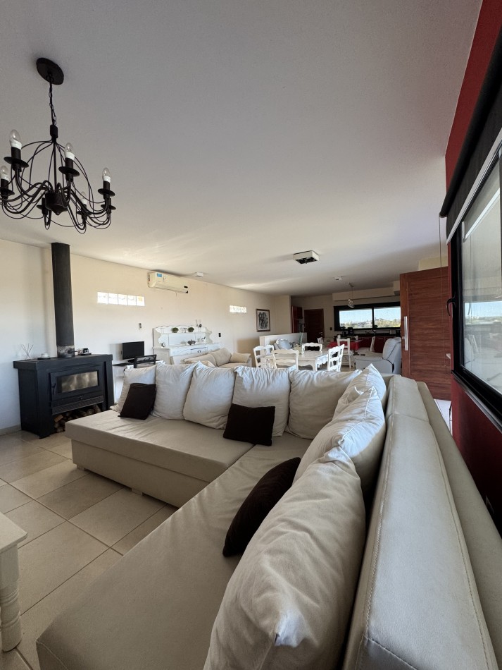 CASA EN VILLA NATURALEZA CON IMEJORABLE VISTA