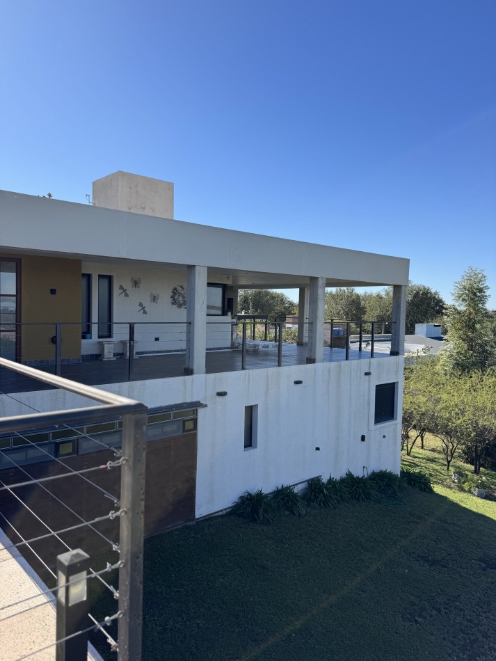 CASA EN VILLA NATURALEZA CON IMEJORABLE VISTA