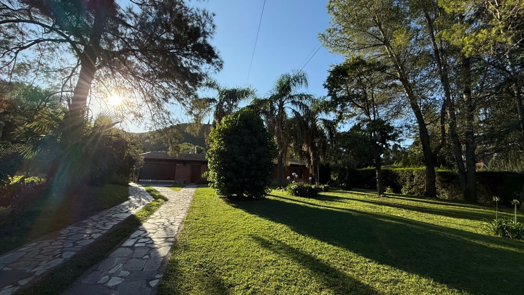 CASA A UNA CUADRA DEL LAGO 