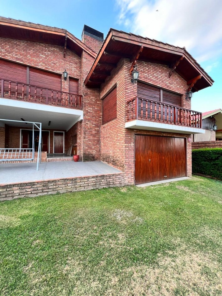 CASA EN EMBALSINA CON BAJADA DIRECTA AL LAGO