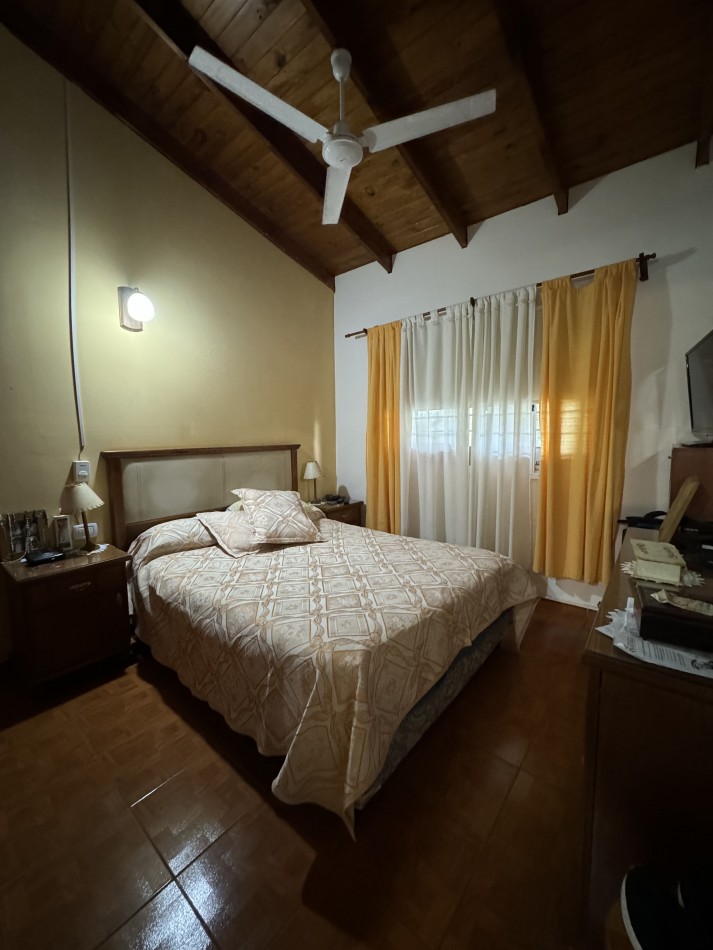 CASA DE GRAN LOTE EN VILLA DEL DIQUE! 