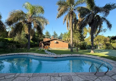 CASA A UNA CUADRA DEL LAGO 